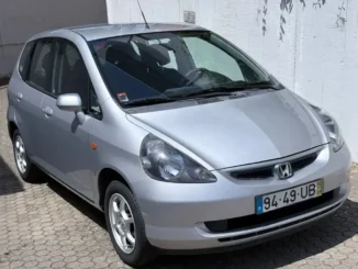 Honda Jazz grise de 2001