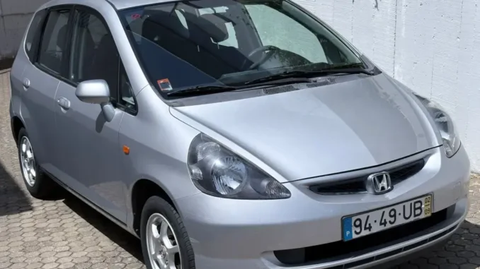 Honda Jazz grise de 2001