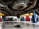 Fuite dhuile de transmission sous une voiture